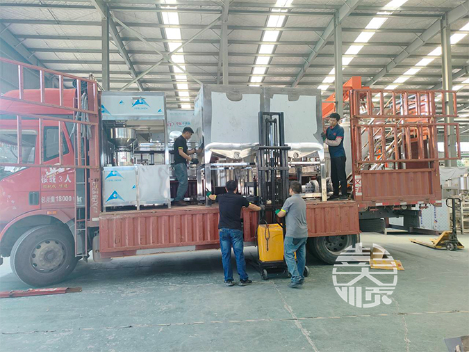 新型自動(dòng)豆腐機(jī)準(zhǔn)備發(fā)貨河南鶴壁